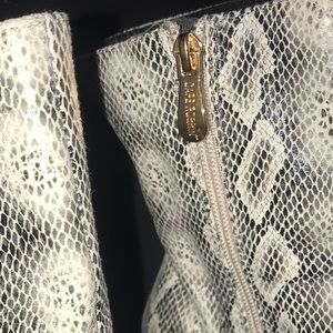 Snake Skin Round Pointy ankle boots.